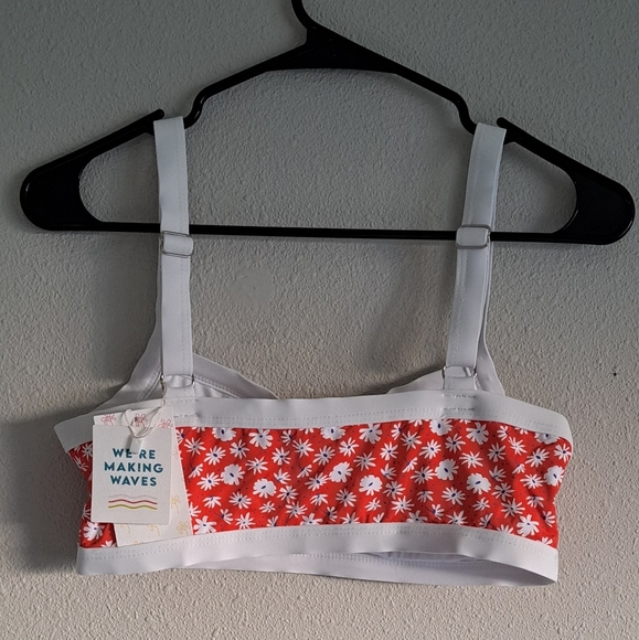 NWT DIPPIN' DAISY'S Scattered Daisy Olympia Bikini Top Womens Medium - Picture 5 of 9